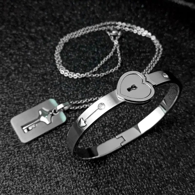 Interlocking Love Puzzle Locks – Symbol of Lasting Bonds